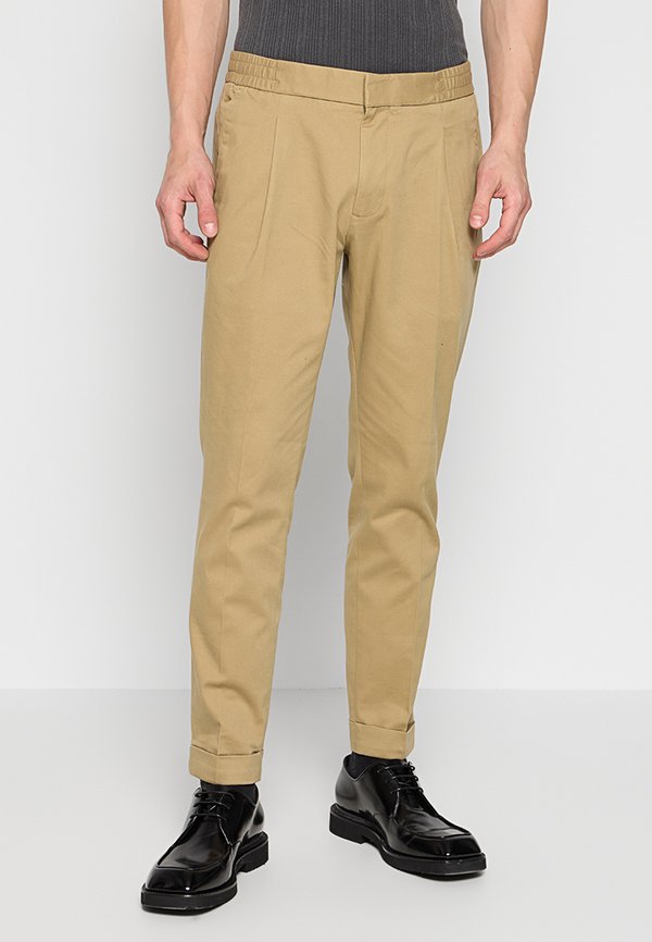 DOCKERS TAPERED FIT