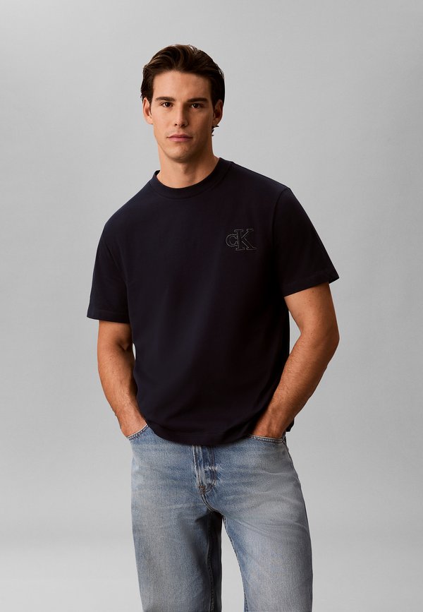 Calvin Klein Jeans CALVIN KLEIN JEANS RELAXED EMBOSSED LOGO T-SHIRT - Basic T-shirt - dark sapphire