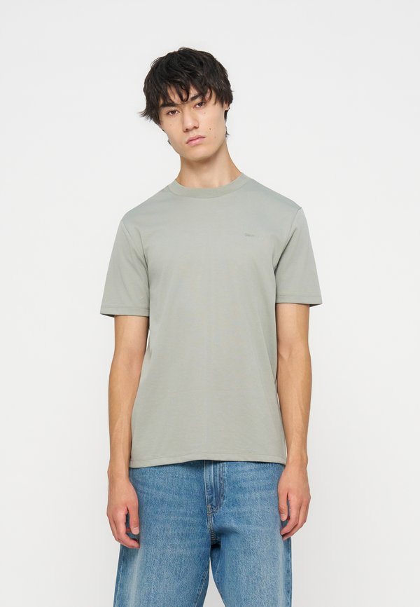 Calvin Klein Jeans