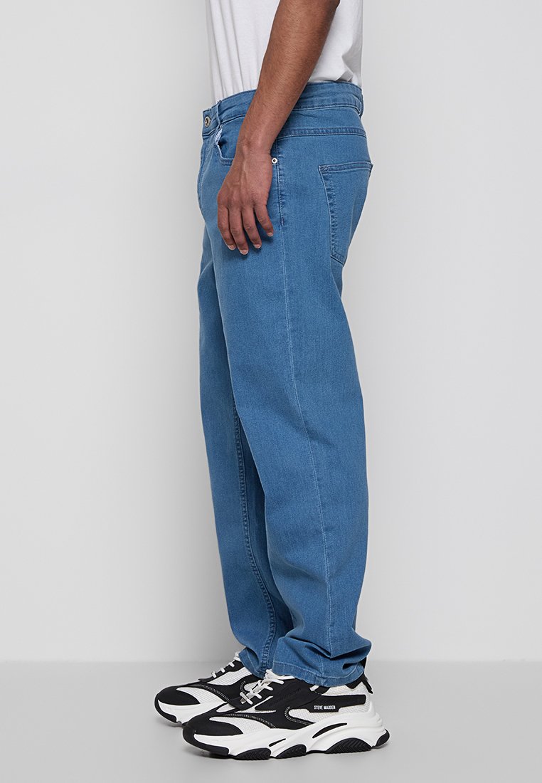 LOOSE FIT Media 2