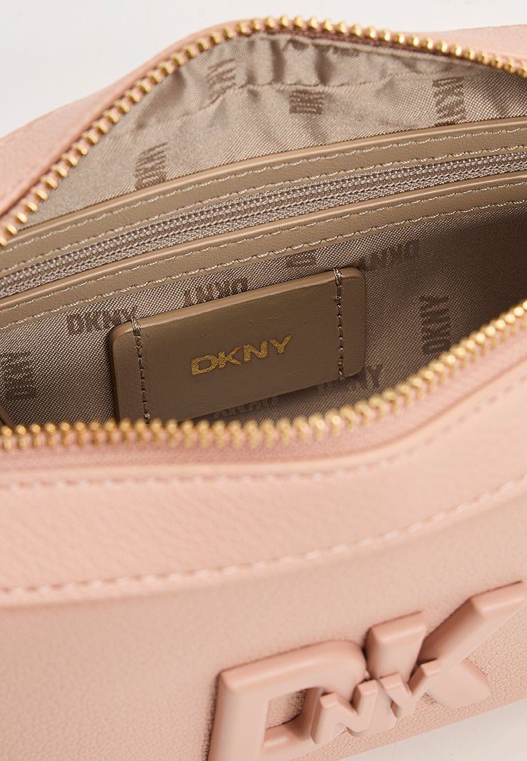 DKNY SEVENTH AVENUE