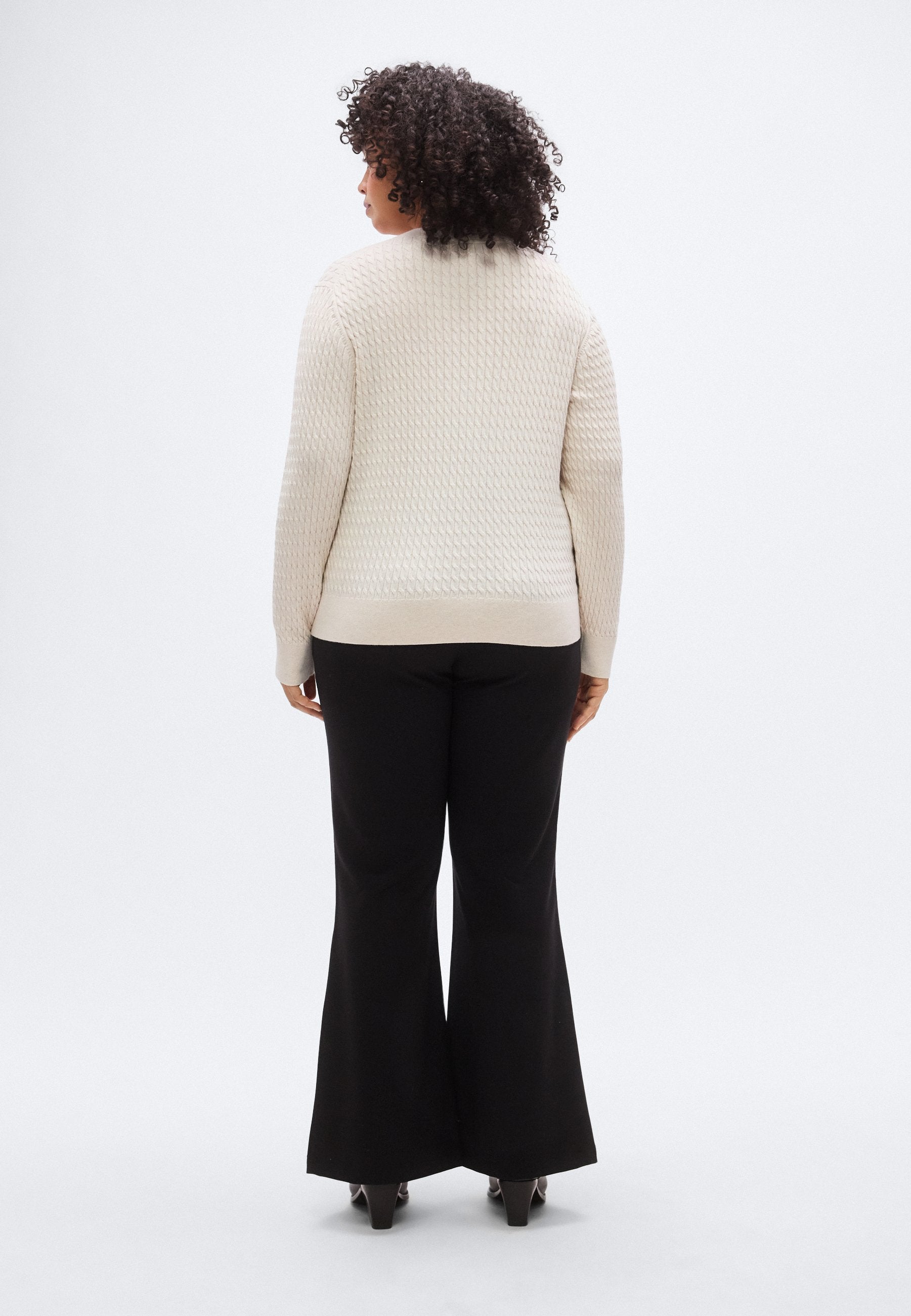 CURVE CABLE KNIT CREW NECK JUMPER Media 4