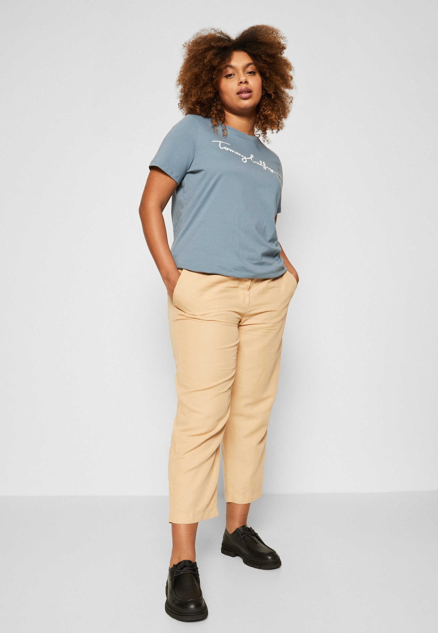 SLIM STRAIGHT Media 5