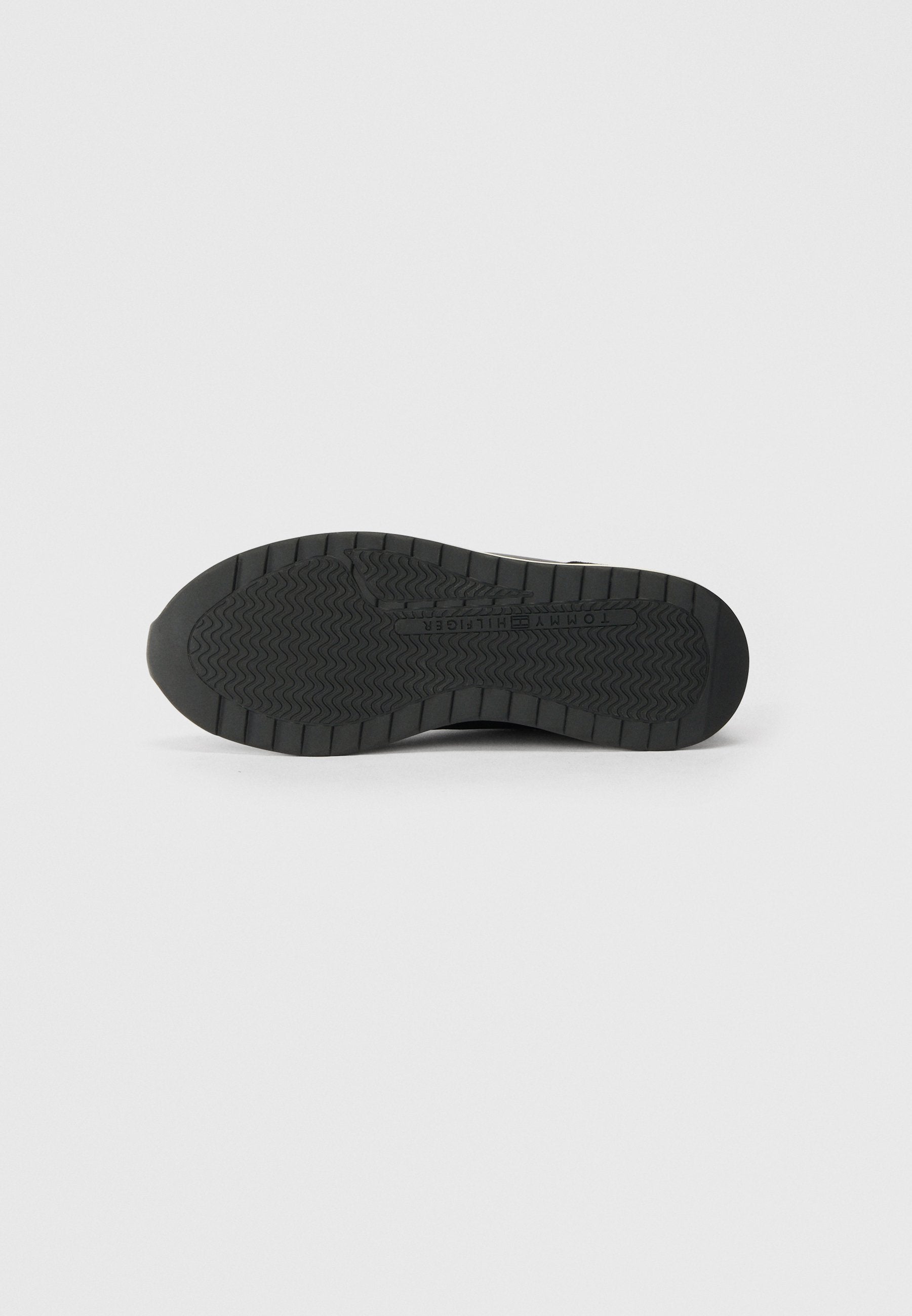 EMBOSSED TH MONOGRAM LEATHER TRAINERS Media 6