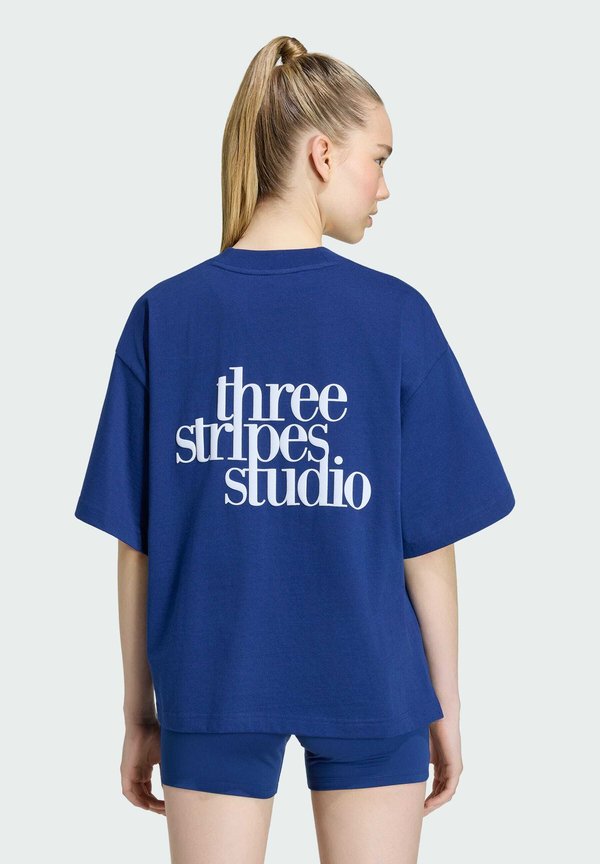 adidas Sportswear ADIDAS SPORTSWEAR 3 STRIPES STUDIO BOYFRIEND TEE - Print T-shirt - dark blue