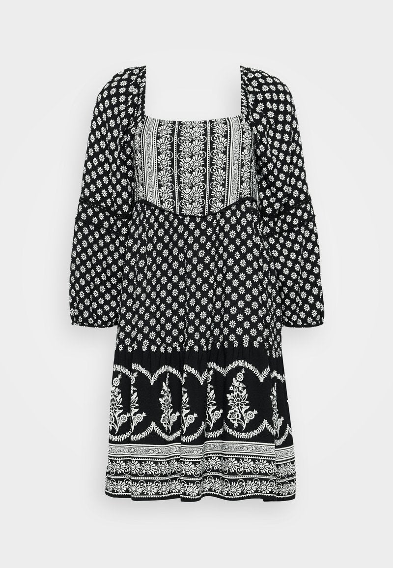 Schwarzes Kleid mit weißen Blumenmustern, weitem Ausschnitt, Puffärmeln und einem ausgestellten Rock mit dekorativen Akzenten.