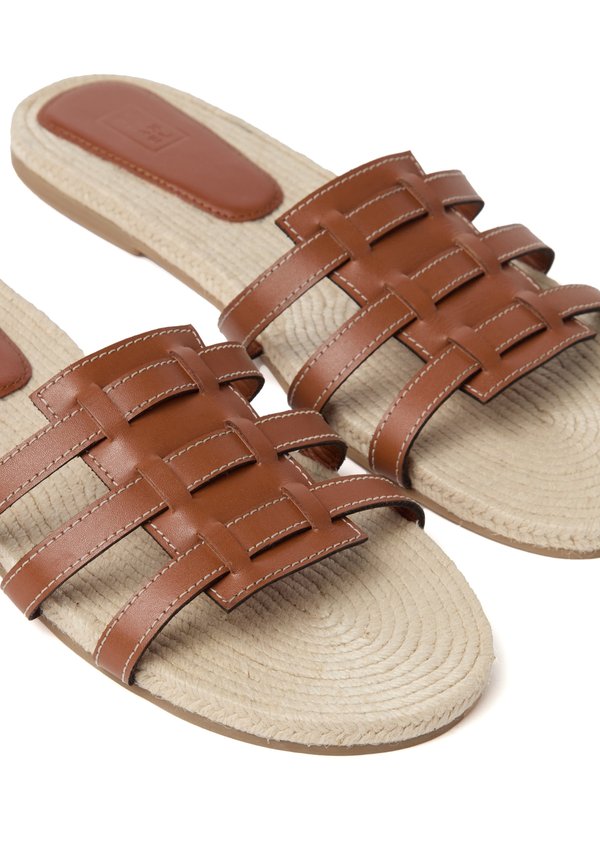 Stefanel FLAT WITH STRAPS