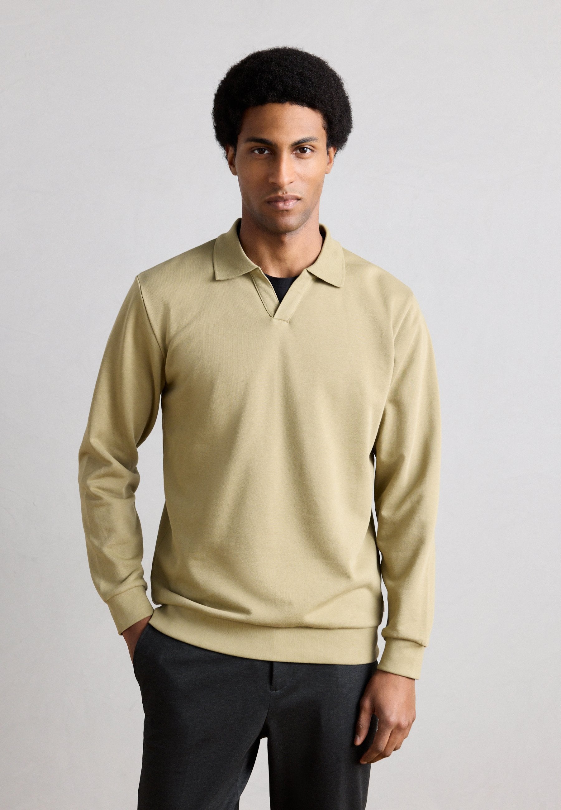 V NECK  Media 3