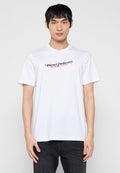 Weißes Baumwoll-T-Shirt mit kurzen Ärmeln, auf der Vorderseite mit "Diesel Industry" und "DENIM DIVISION" in Blau und Rot bedruckt.