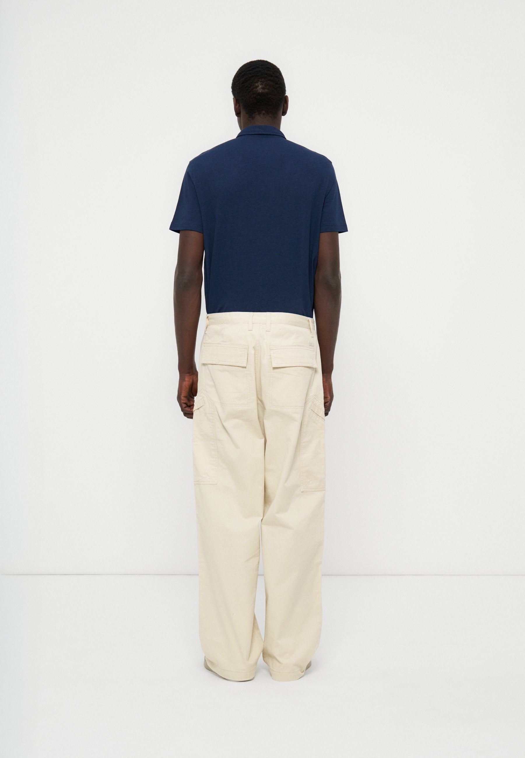 Armani Exchange Chino Media 2