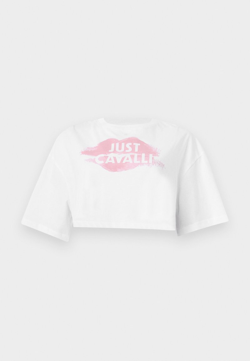 Weißes, kurz geschnittenes T-Shirt mit weiten Ärmeln, das einen pinkfarbenen Lippenabdruck und den Schriftzug "JUST CAVALLI" in Weiß auf der Brust zeigt.