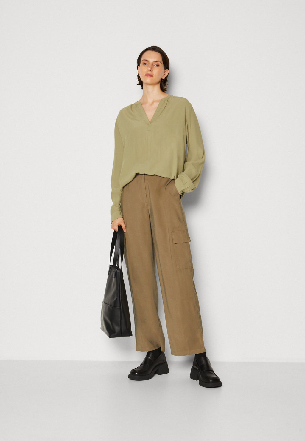 BLOUSE Media 6