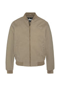 Beige Bomberjacke mit gerippten Bündchen und Saum, frontalem Reißverschluss und seitlichen Taschen. Glattes Gewebe mit dezentem Branding auf der Brust.