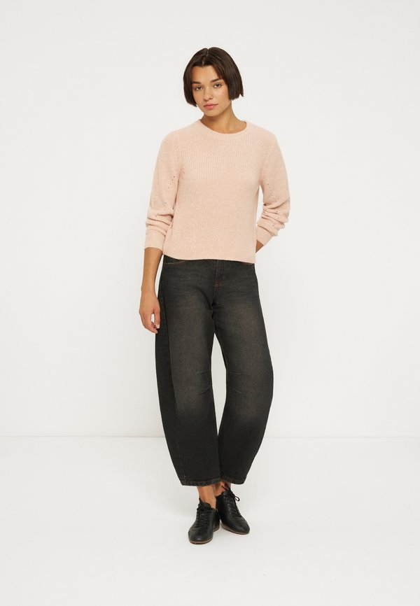DKNY