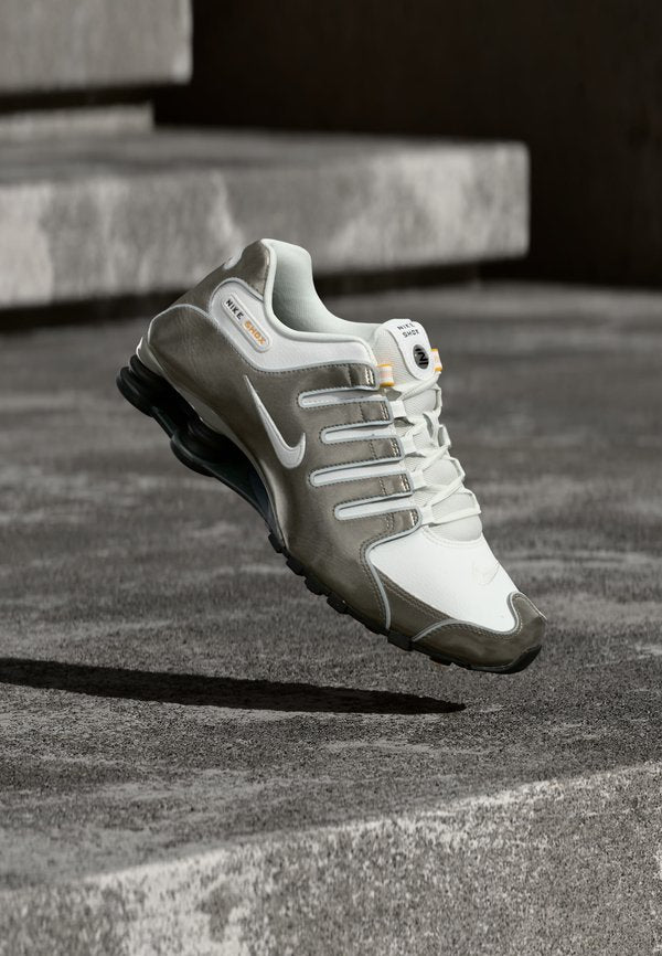 Nike Sportswear SHOX NZ - Trainers - summit white/metallic pewter/university gold-coloured/black/smoke grey