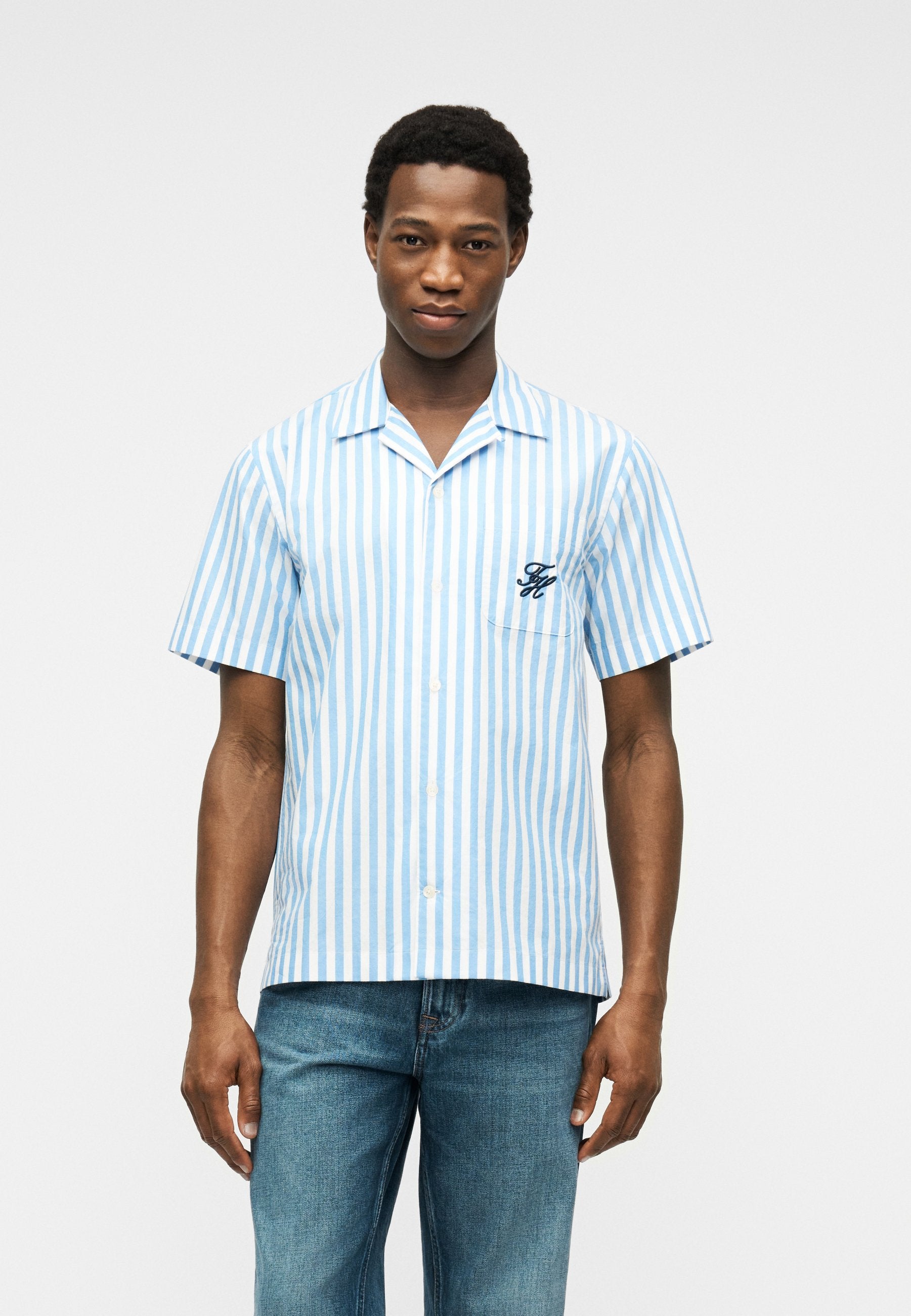 REGULAR FIT PAPER TOUCH SHORT SLEEVE SHIRT Media 3