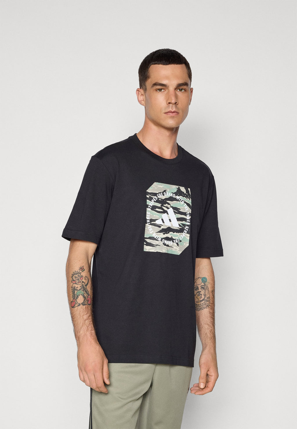 adidas Sportswear CAMO SHAPE GRAPHIC