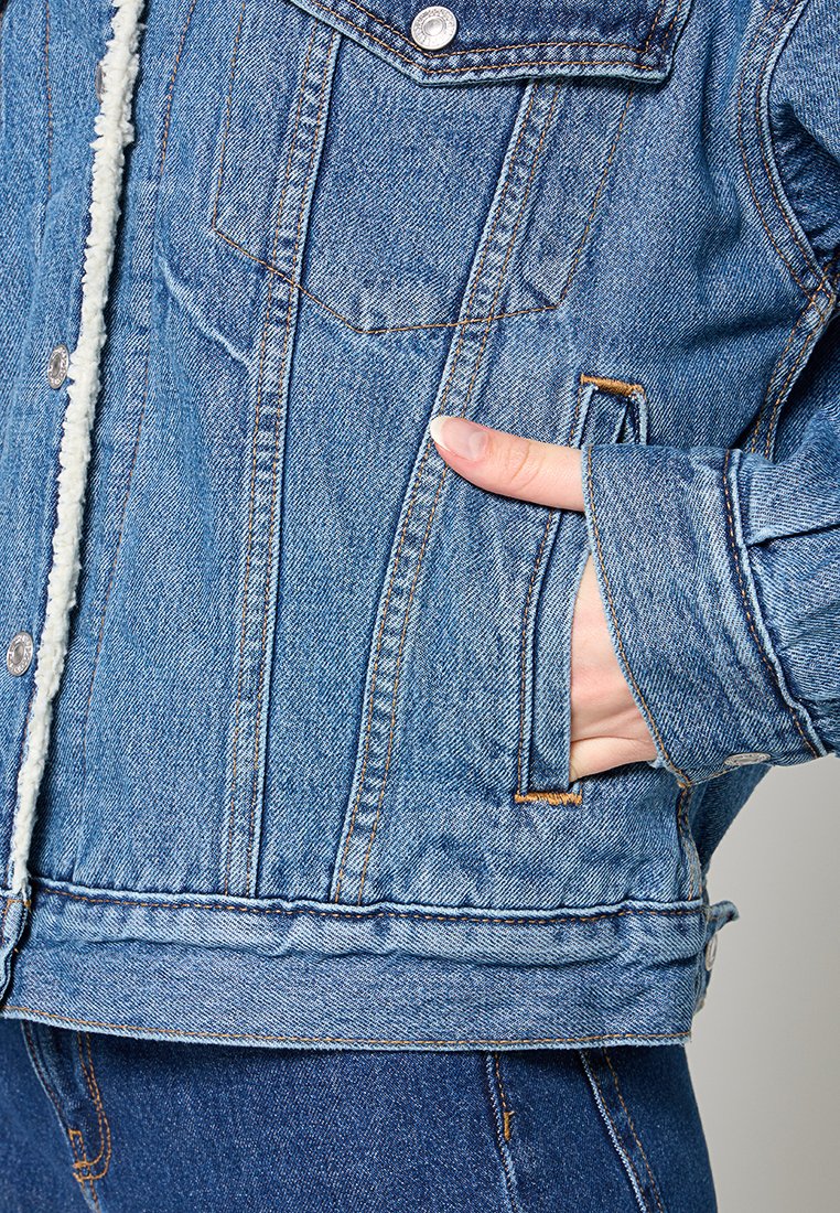 Levi's® 90'S SHERPA TRUCKER JACKET