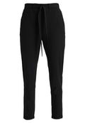 Schwarze, leichte, tapered Hosen mit einem verstellbaren Bund, Seitentaschen, glattem Material und klarem Design. Geeignet für die Freizeit.