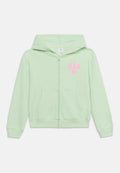 Hellgrüner Kapuzenpullover mit Reißverschluss, vorderen Taschen, Kapuze und einem pinkfarbenen "GAP"-Logo mit Kirschen auf der linken Brust.