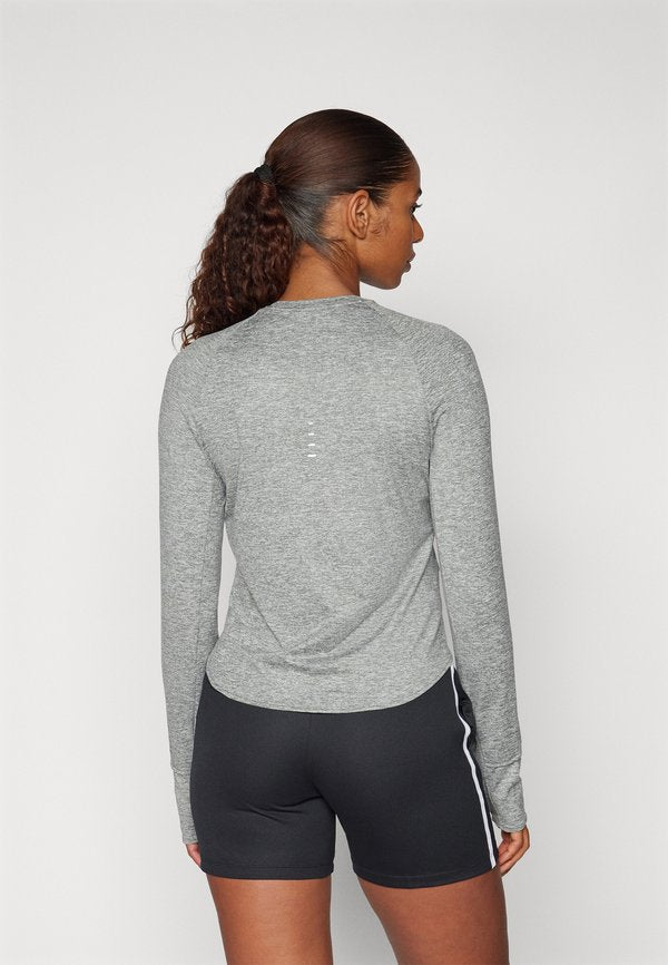 Nike Performance SWIFT