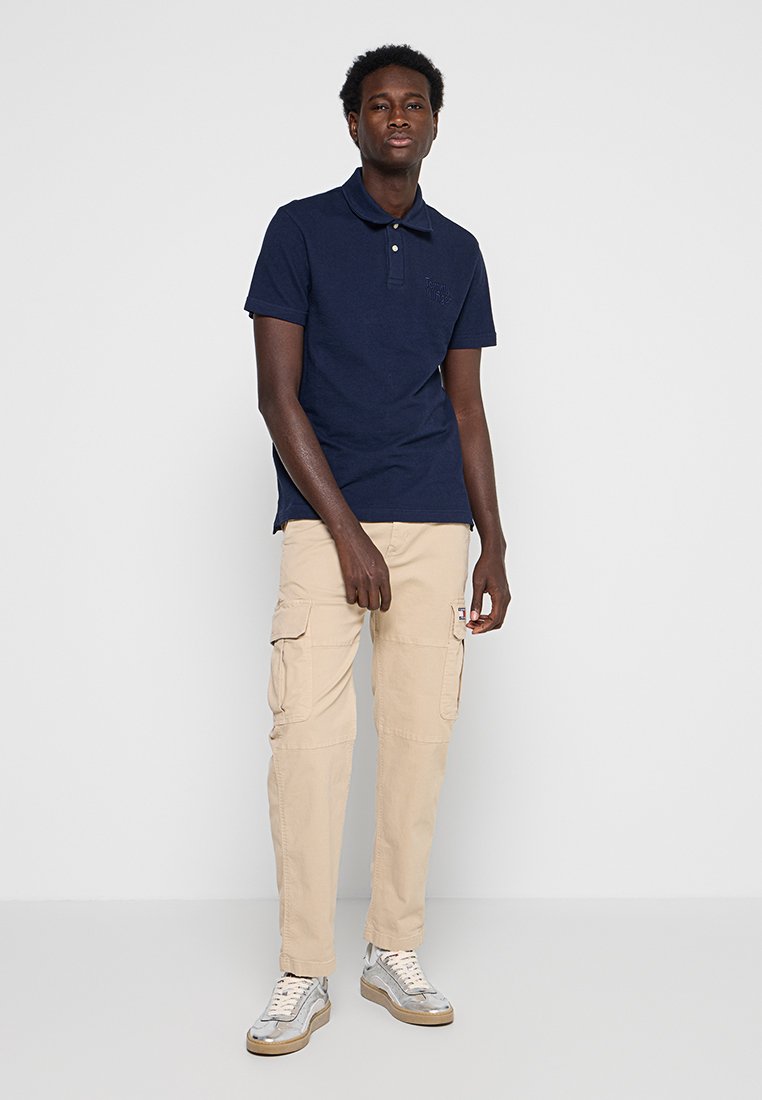 REGULAR FIT Media 2