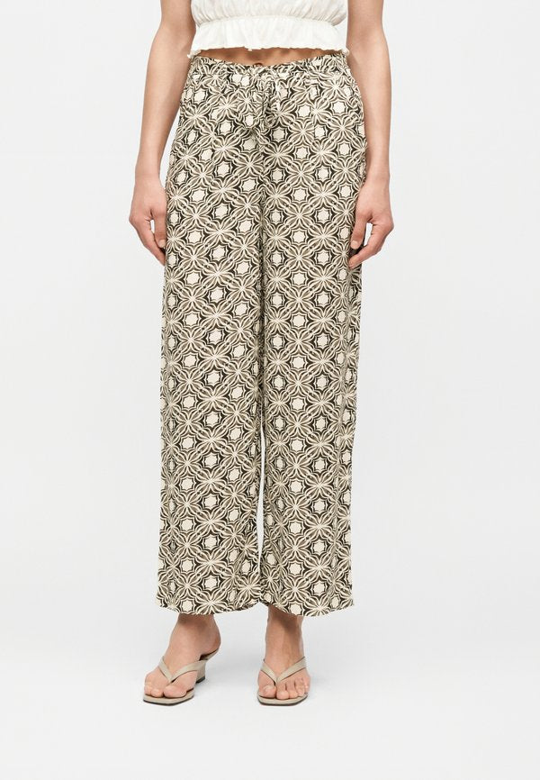 ONLY Knitted ONLSILVA Regular Fit - Trousers - kalamata/green