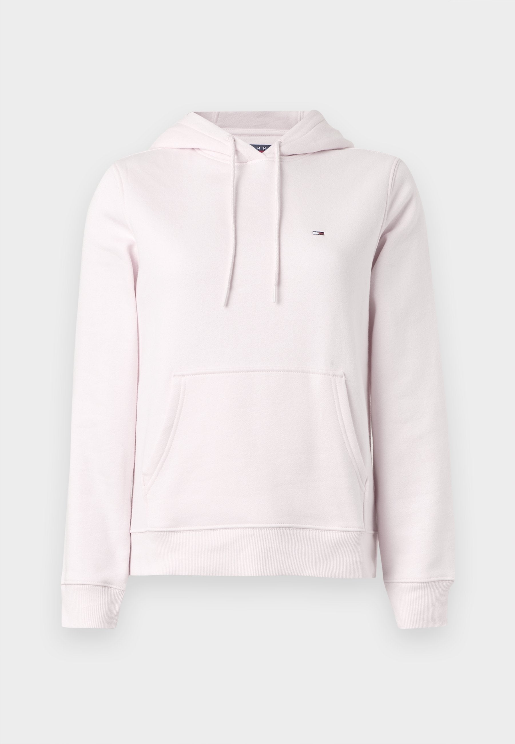 Hellrosa Pullover-Hoodie mit einer vorderen Kängurutasche, Kapuze mit Kordelzug und kleinem, gesticktem Logo auf der Brust. Weiche Stoffstruktur.