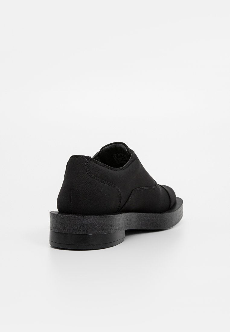 Clarks CUR