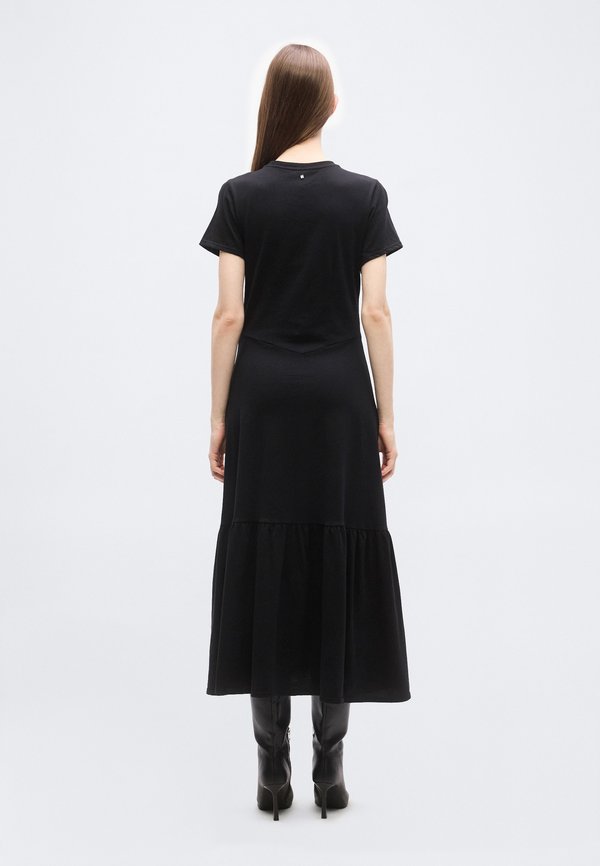 DKNY RUCHED BODICE SHORT SLEEVE TIER LONG DRESS