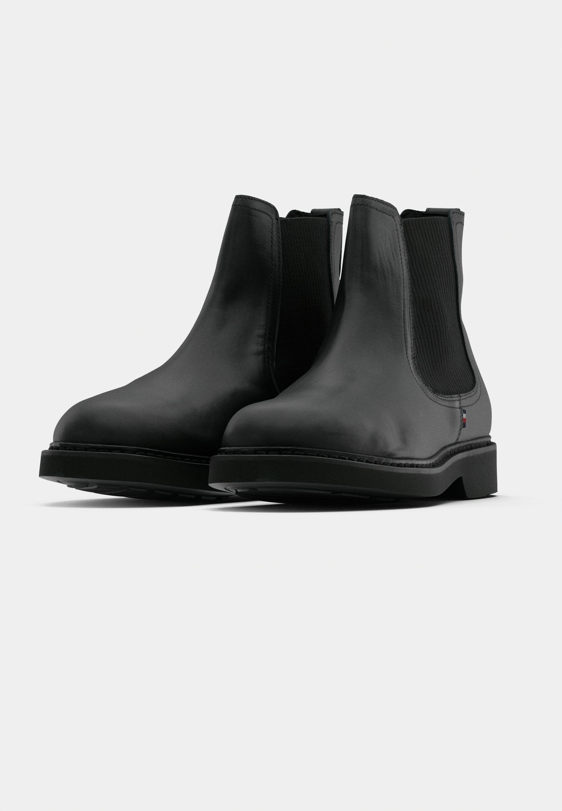 LIGHTWEIGHT LEATHER CHELSEA BOOTS Media 2