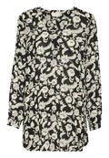 Schwarze Bluse mit langen Ärmeln, verziert mit einem floralen Muster in Weiß und Hellblau, mit rundem Ausschnitt und legerer Passform. Strukturierter Stoff.