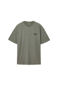 Olivgrünes T-Shirt mit kurzen Ärmeln und Rundhalsausschnitt mit kleinem schwarzem "ALLSAINTS"-Logo auf der linken Brust.