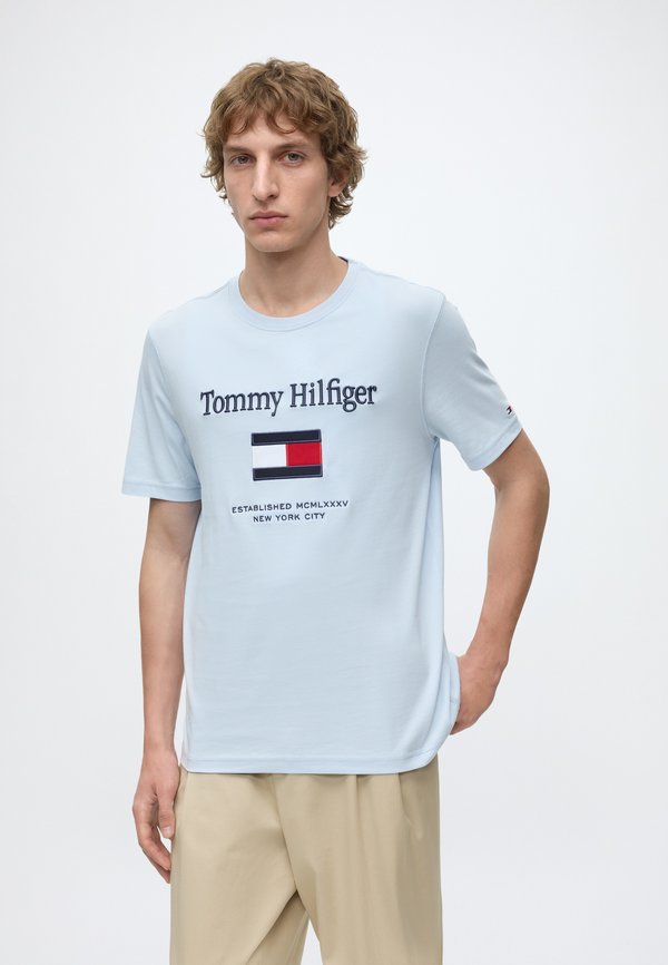 Tommy Hilfiger FLAG - Print T-shirt - sky blue
