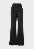 Hoch taillierte schwarze, ausgestellte Jeans aus Denim. Verfügt über einen vorderen Knopfverschluss, fünf Taschen und einen rohen Saum an den Beinen.