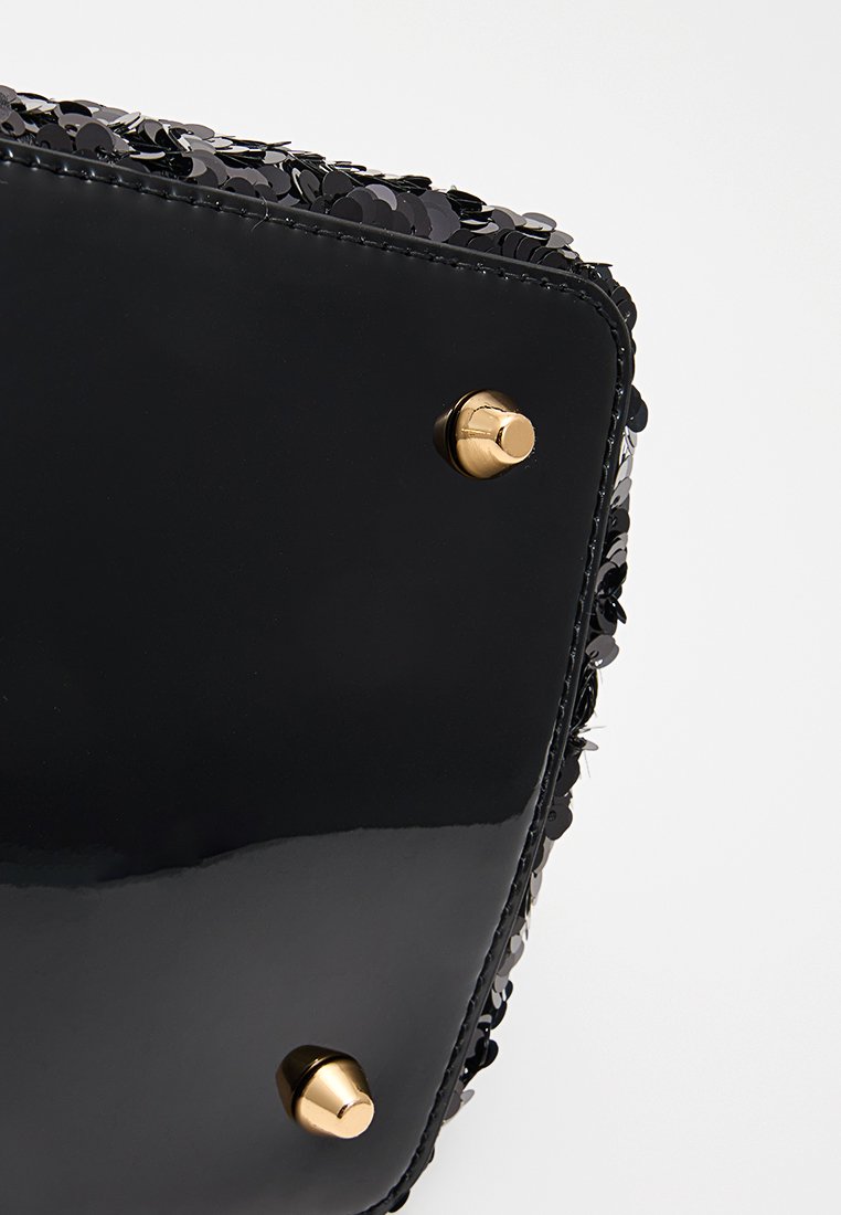 Love Moschino