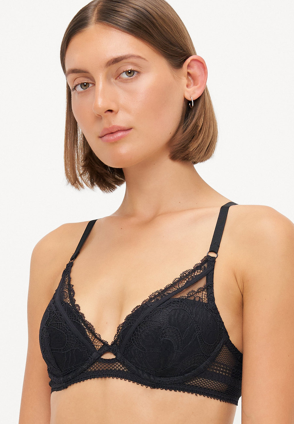 PLUNGE BRA Media 5
