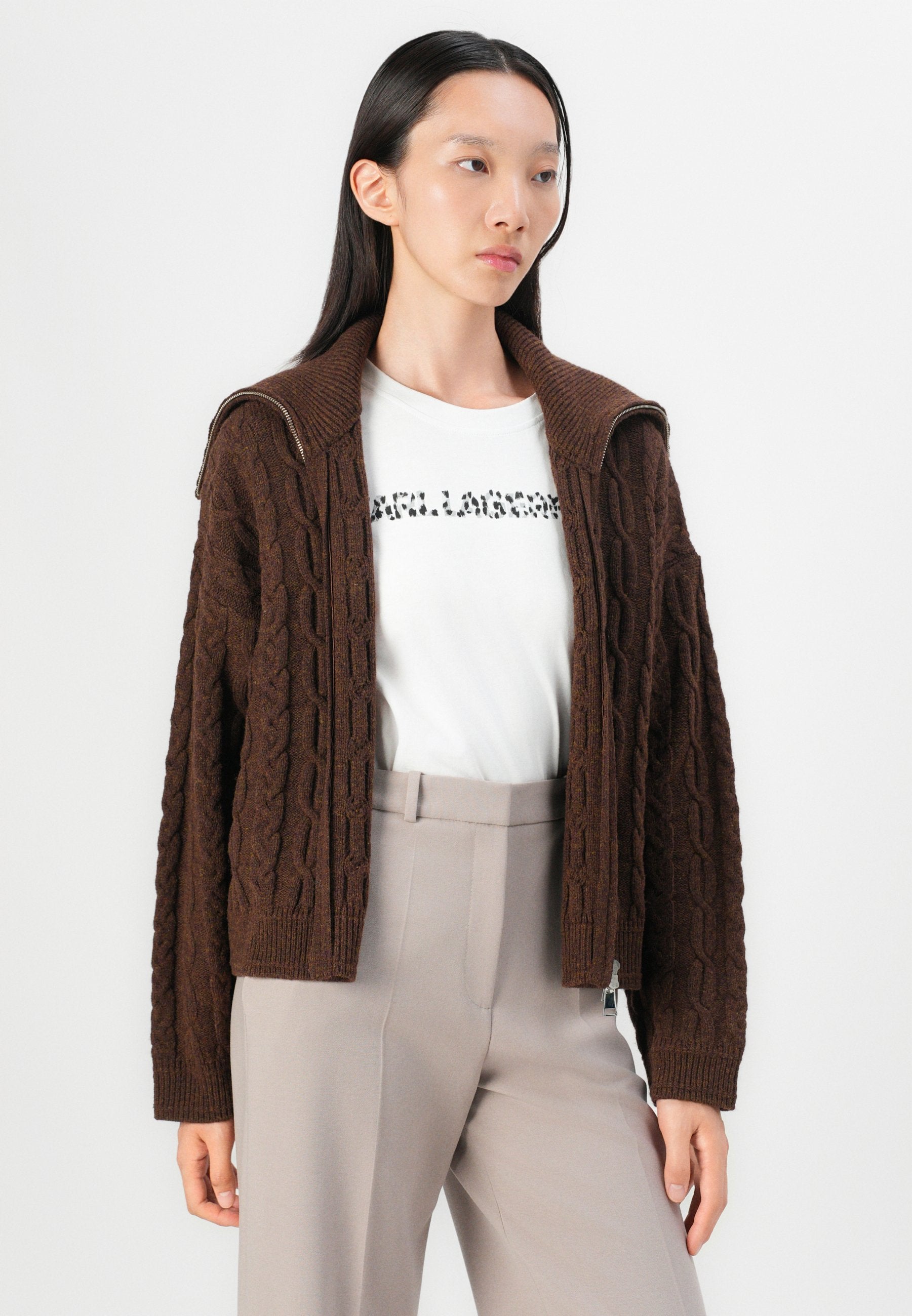 CABLE KNIT ZIP UP Media 5
