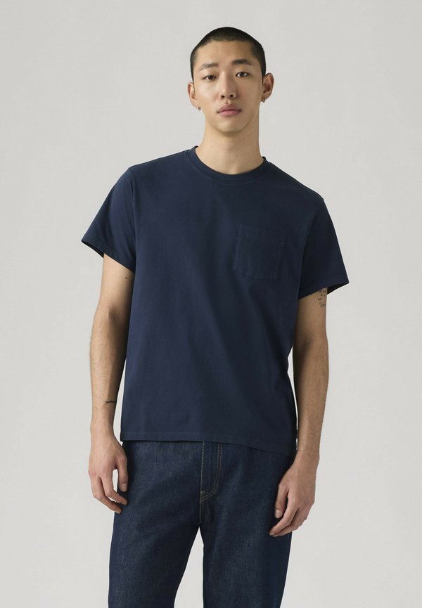 Levi's® RELAXED POCKET TEE - Basic T-shirt - garment dye fa- blues