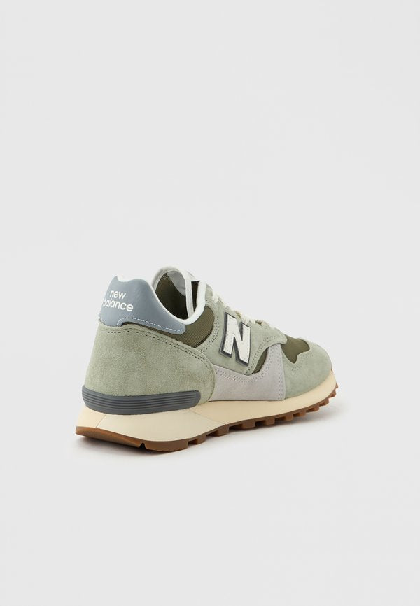 New Balance 475