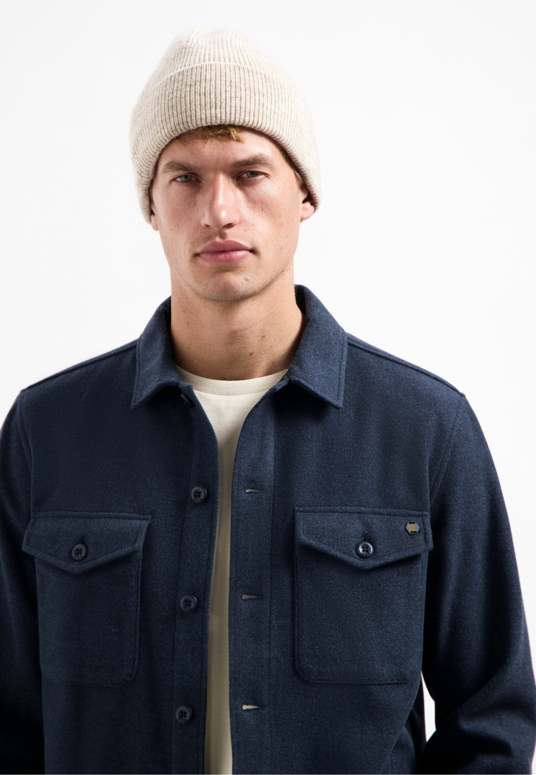 BUTTON CLOSURE Media 6