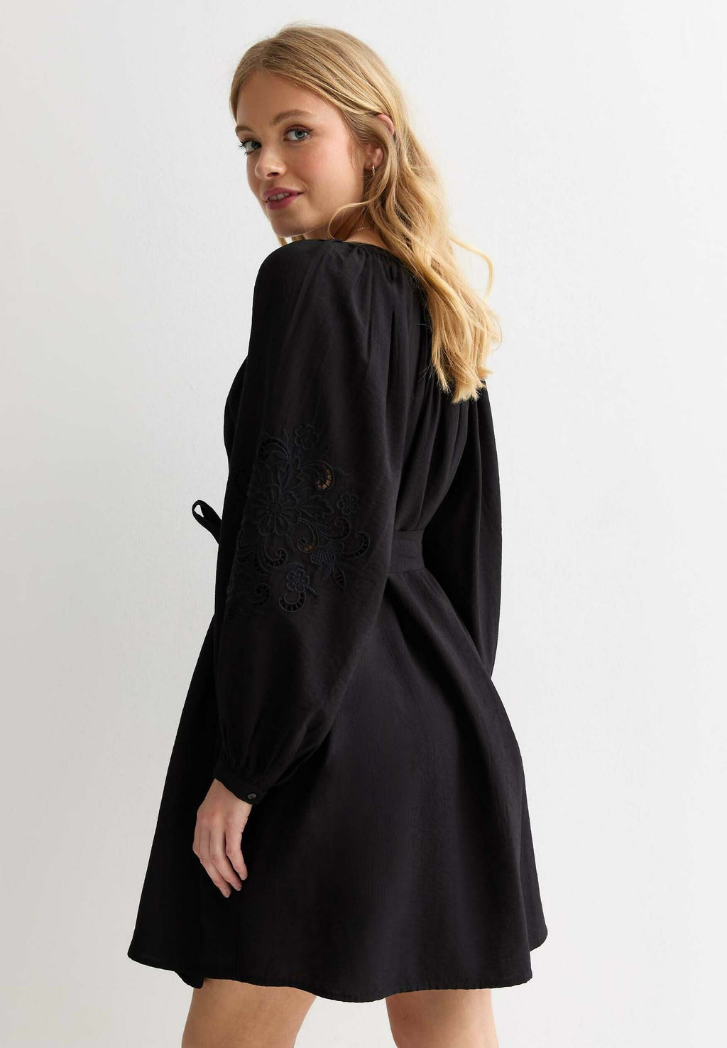 New Look EMBROIDERED BELTED MINI