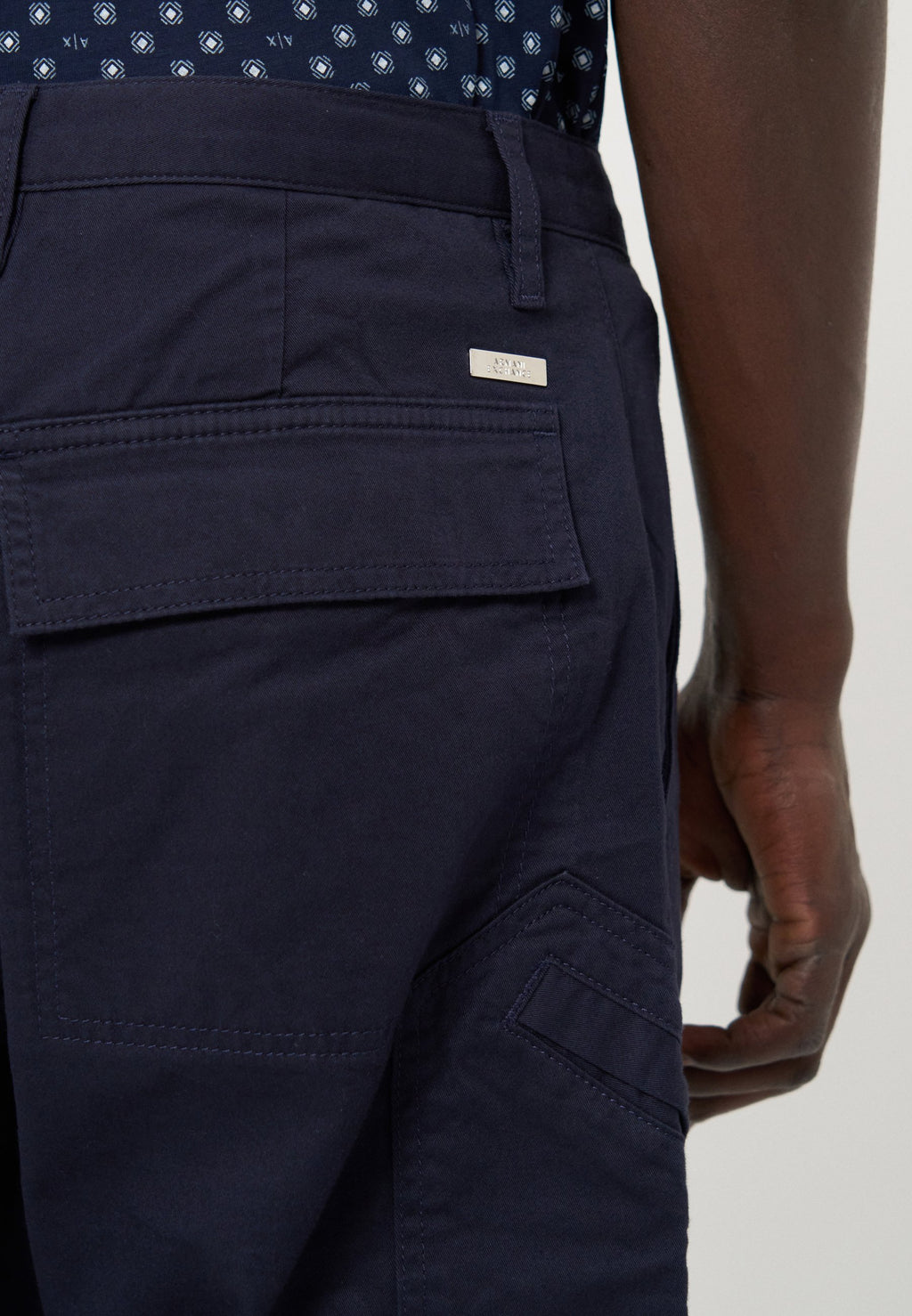 Armani Exchange Chino Media 6