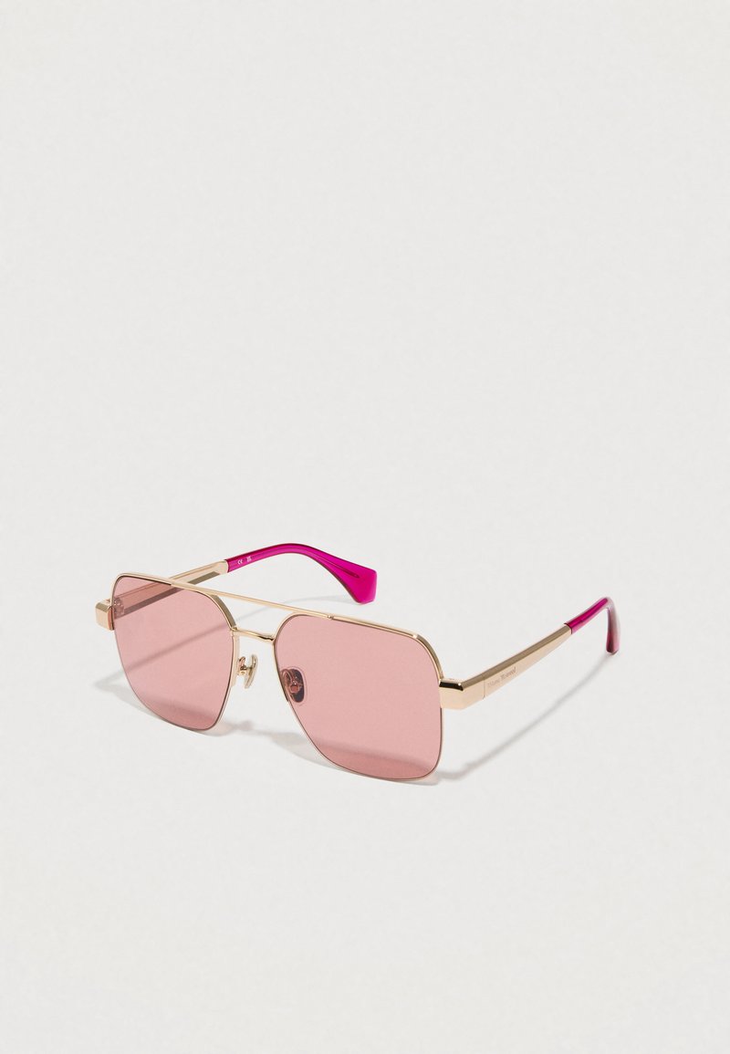 Quadratische Sonnenbrille mit einem goldenen Metallrahmen, rosa getönten Gläsern und rosa Akzenten an den Bügeln. Merkmale ein minimalistisches Design und klare Beschläge.