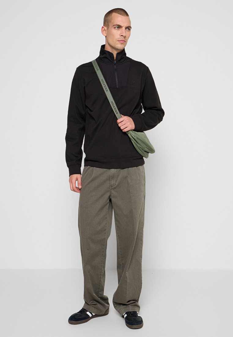 Lyle & Scott PANELLED HYBRID QUARTER ZIP
