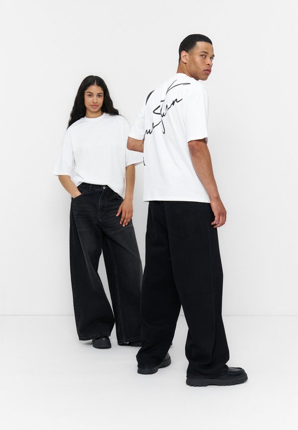 YOURTURN by Zalando BIG SCRIPT LOGO OVERSIZED FIT