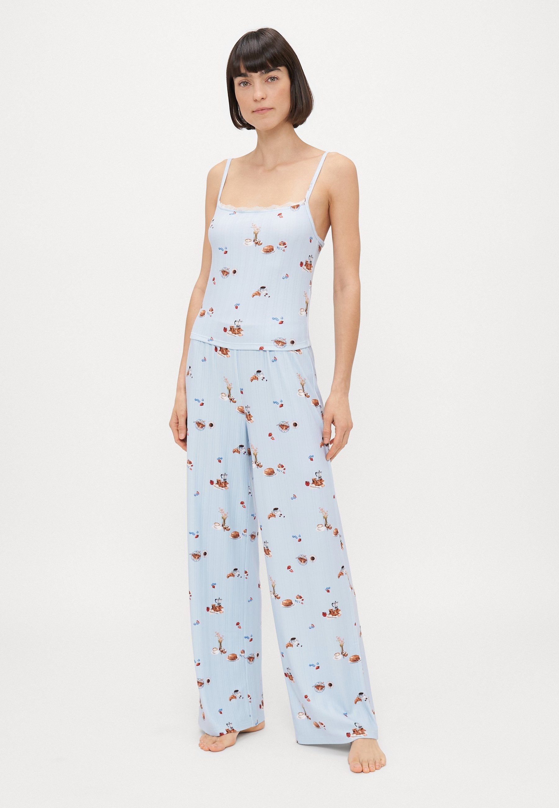 Abercrombie & Fitch POINTELLE CAMI