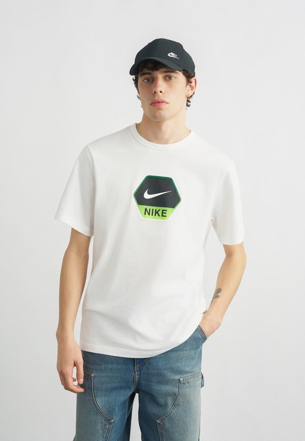 Nike Sportswear TEE - Print T-shirt - white/electric green