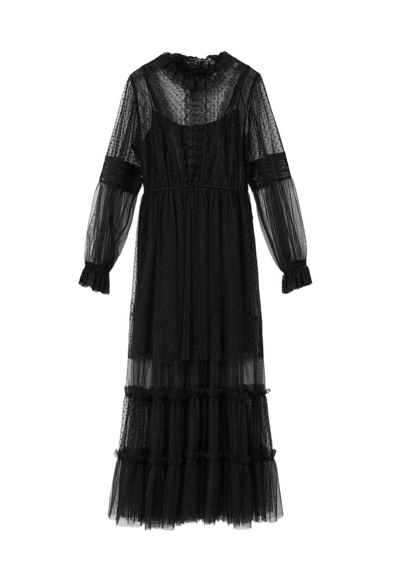 Schwarzes, transparentes Midi-Kleid mit langen Ärmeln, Tupfenmuster, Spitzen-Details, gerafften Manschetten, hohem Kragen und gestuften Rocklagen.