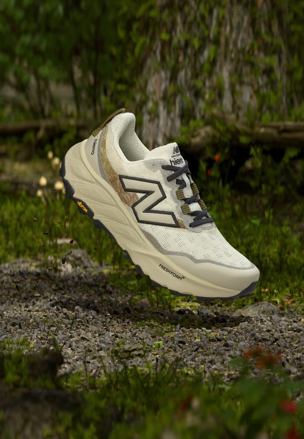 New Balance HIERRO V9 - Trail running shoes - basil oil